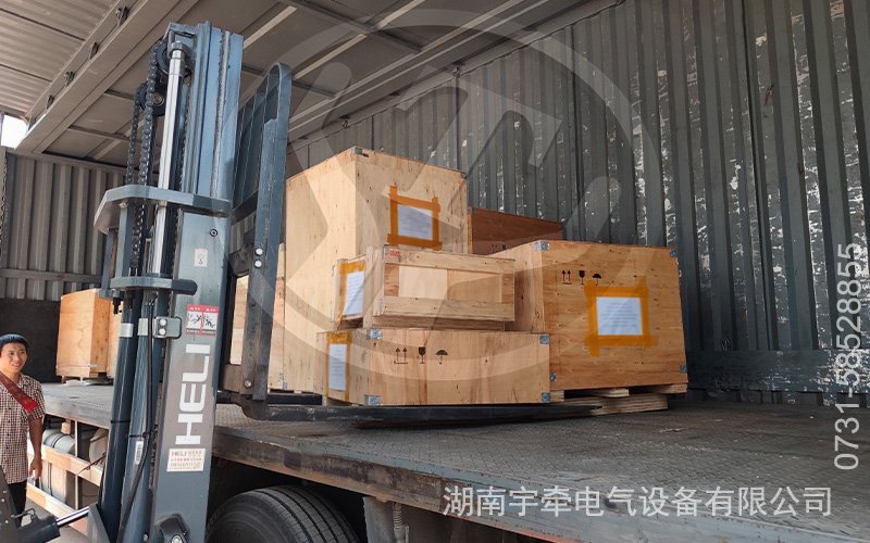 礦用湘潭電機車配件出口海外 4.jpg